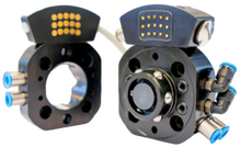 Load image into Gallery viewer, Changeur d’outils automatique RSP ATC-18 – solution compacte et légère, spécialement conçue pour les robots collaboratifs tels que KUKA, Universal Robots, FANUC CRX, ABB, Doosan,.. Ce système permet un transfert sécurisé de signaux électriques et pneumatiques, avec passage d’air comprimé intégré. Grâce à son mécanisme de verrouillage précis et sa conception robuste, l’ATC-18 assure une connexion fiable et répétable entre le robot et l’outil, tout en facilitant les changements rapides dans les environne