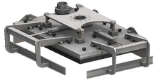 Load image into Gallery viewer, Le système de serrage latéral du LayerGripper Ed.02 de UniGripper offre une solution robuste et intelligente pour la palettisation et la dépalettisation de couches complètes ou partielles. Associé à la technologie de vide brevetée UniGripper, ce mécanisme garantit une prise stable et sécurisée, même sur des produits filmés, en carton ou en plastique, avec ou sans interstices.
